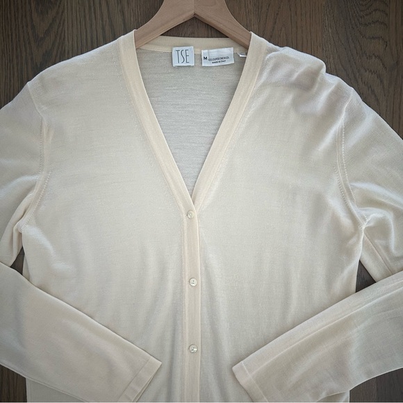 TSE V-neck Long Sleeve Lightweight 100% Super Fine Wool Cardigan Sweater Cream M - Picture 2 of 8